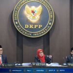 Sejumlah anggota DKPP saat melakukan sidang etik.(Foto dok DKPP)