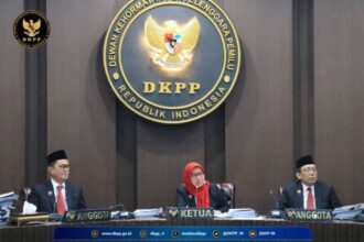 Sejumlah anggota DKPP saat melakukan sidang etik.(Foto dok DKPP)