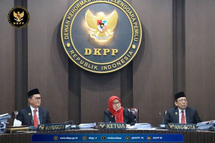 Sejumlah anggota DKPP saat melakukan sidang etik.(Foto dok DKPP)