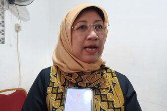 Wakil Kepala Dinas Kesehatan Provinsi Daerah Khusus Jakarta, Dwi Oktavia memberikan keterangan terkait penyakit menular cacar monyet atau monkey pox (Mpox) di kawasan Jatinegara, Jakarta Timur, Selasa (3/9/2024). Foto: Joesvicar Iqbal/ipol.id