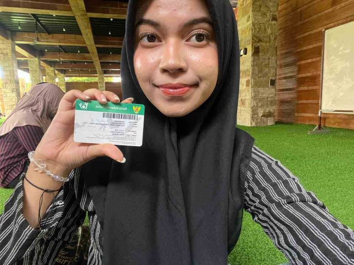 Gheriya Rahima (20), salah seorang peserta JKN yang saat ini terdaftar sebagai mahasiswi jurusan Perencanaan Wilayah dan Kota (PWK) di salah satu Universitas Negeri di Indonesia membagikan pengalamannya saat menggunakan JKN. Foto: Ist