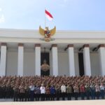 Presiden Jokowi berfoto bersama pejabat Polri dan TNI se-Indonesia. Foto: Humas Polri