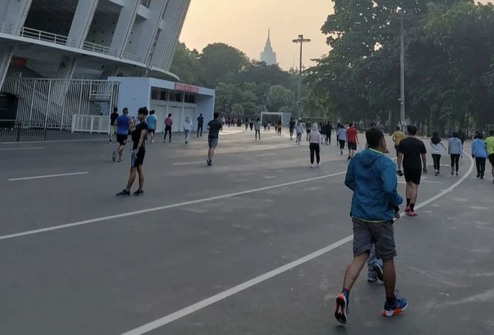 Momen jalan kaki di GBK. Foto: Ipol.id/Vinolla