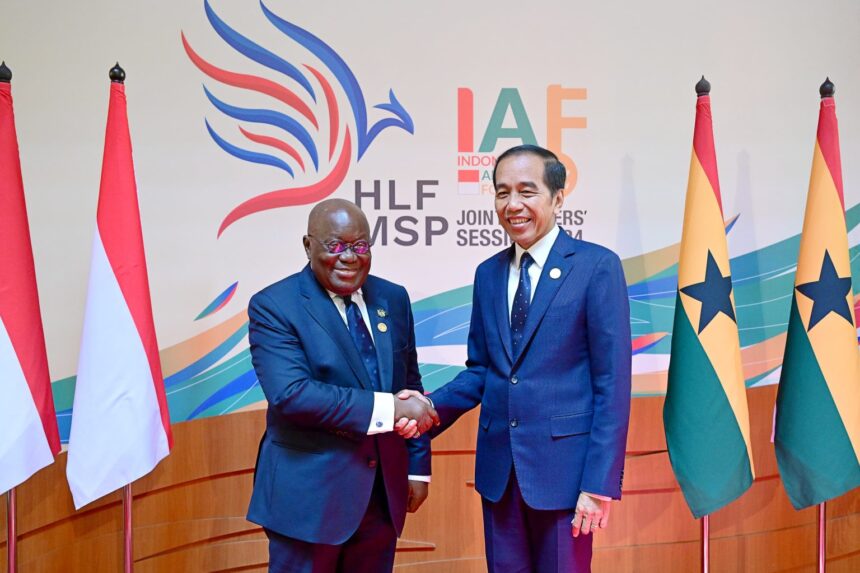 Presiden Joko Widodo (Jokowi) melakukan pertemuan bilateral dengan Presiden Ghana Nana Addo Dankwa Akufo-Addo di Ruang Casablanca, Hotel Mulia Nusa Dua Bali, pada Senin, 2 September 2024. Foto: Biro Pers Setpres