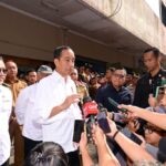 Presiden Jokowi menyampaikan keterangan pers usai peninjauan Delimas Pasar Raya di Lubuk Pakam, Kabupaten Deli Serdang, Provinsi Sumatra Utara, Selasa (10/09/2024). Foto: BPMI Setpres