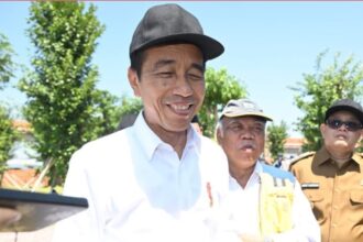 Presiden Joko Widodo menyampaikan keterangannya kepada awak media usai meresmikan Flyover Djuanda, Kota Surabaya, Jumat (6/9/2024). Foto: BPMI Setpres