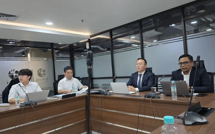 Delegasi Korea, Gyeongnam International Development Cooperation Center (GNIDCC) dan Korea International Cooperation Agency (KOICA) saat berkunjung ke BRIN di Gedung BJ Habibie, Jakarta. Foto: BRIN