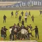 Laga Persib Bandung Vs Persija Jakarta yang berlangsung di Stadion Si Jalak Harupat Bandung berakhir rusuh yang dibuat para suporter. (Foto: Tangkapan layar)