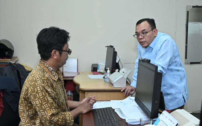 Anggota Panitia Khusus (Pansus) Angket Haji DPR RI, Saleh Partaonan Daulay, saat sidak ke Kantor Siskohat Kemenag, di Jakarta, Kamis (04/09/2024). Foto: F