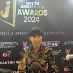 Pelatih Timnas Indonesia Shin Tae-yong (STY) meraih penghargaan sebagai pelatih pria terfavorit di Santini Jebreeetmedia Awards 2024, Kamis (26/9/2024). (Ist)