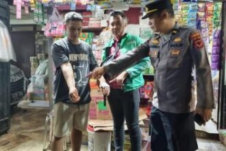 Pemilik warung sembako dirampok hingga terkena sabetan senjata tajam (Foto: Ist)