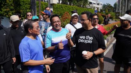 Pramono-Rano tak sengaja bertemu Anies di CFD Jakarta (dok. istimewa)