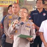 Kabid Yandokpol Rumah Sakit (RS) Polri Kramat Jati, Kombes Hery Wijatmoko dan jajaran dalam memberikan keterangan terkait pemeriksaan tujuh jenazah remaja yang ditemukan di Kali Bekasi, Kota Bekasi, Jawa Barat, di RS Polri Kramat Jati, Jakarta Timur, pada Senin (23/9/2024). Foto: Ist