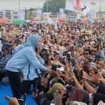 Kegiatan senam bahagia bersama pasangan Ratu Zakiyah dan Najib Hamas di Lapangan Bola Ciujung, Kragilan, Kabupaten Serang, Minggu (22/9/2024) pagi. (Foto: Ist)