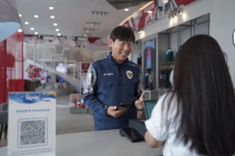 Bank Mandiri saat memfasilitasi pembukaan rekening bagi Pelatih Tim Nasional (Timnas) Sepakbola Indonesia, Shin Tae Yong. Foto: Dok Bank Mandiri