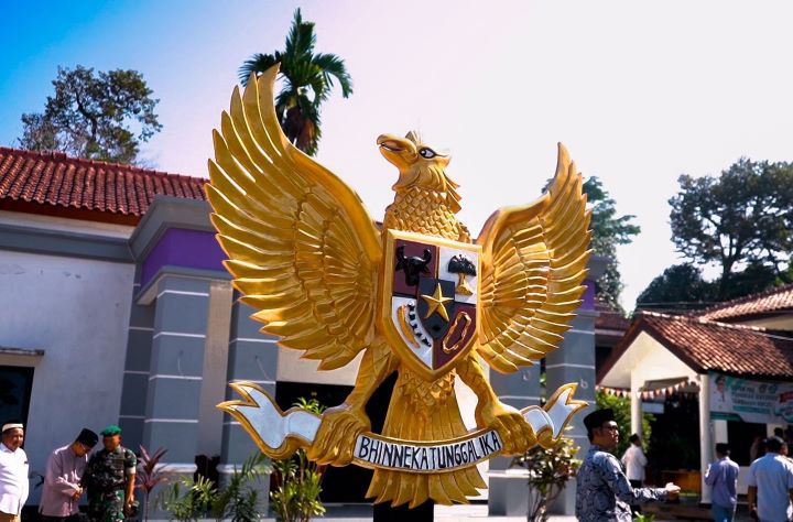 Penyerahan Patung Tugu Garuda Pancasila sebagai lambang dasar negara sejalan dengan visi dan misi Kementerian Agama Republik Indonesia dalam pengukuhan suasana kerukunan hidup umat beragama yang harmonis sebagai salah satu pilar kerukunan nasional.