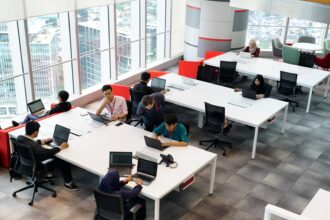 Google Career Certificate merupakan salah satu program kerja sama antara Telkom dan Google dari salah satu pilar Strategic Partnership Plan, yaitu Pilar IV - Upskill Employee’s Digital Capabilities and Accelerate Development of Indonesia’s Digital Talents. Foto: Telkom Indonesia