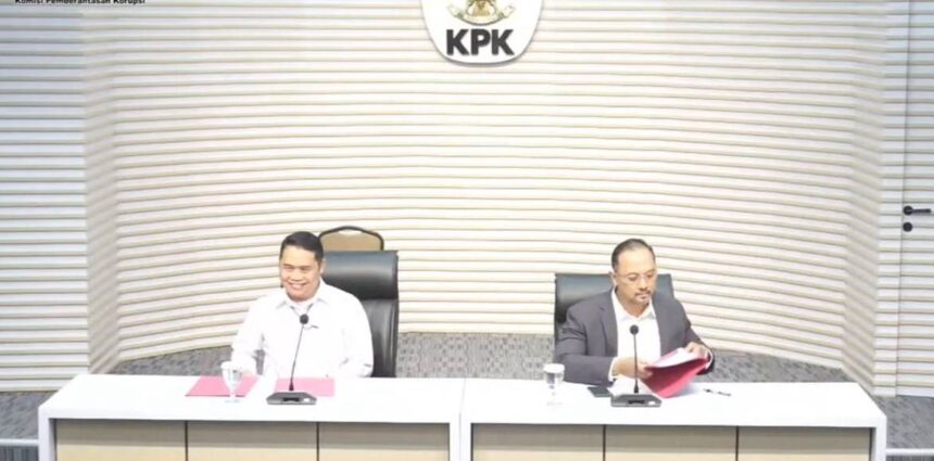 Juru Bicara KPK, Tessa Mahardhika Sugiarto (kanan) dalam jumpa pers di Gedung Merah Putih KPK, Jakarta. Foto: Live streaming YouTube KPK