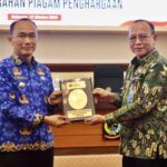 Prof Zudan Arif Fakhrulloh saat menyaksikan penandatangan MoU antara 17 PT dan 30 BUMN. Foto: dok humas