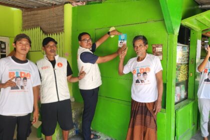 Kader Partai Demokrat Pulau Seribu saat mensosialisasikan pasangan cagub Ridwan Kamil-Suswono.(foto