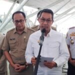 Pj Gubernur DKI Jakarta, Heru Budi Hartono saat meninjau pembangunan LRT di Jakarta.(Foto dok pemprov