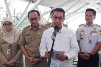 Pj Gubernur DKI Jakarta, Heru Budi Hartono saat meninjau pembangunan LRT di Jakarta.(Foto dok pemprov