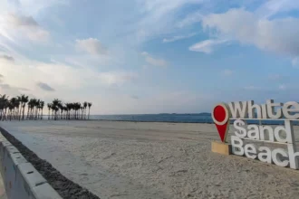 Pantai pasir putih di PIK. Foto: kemenparekraf