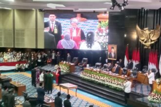 Lima pimpinan DPRD DKI Jakarta saat diambil sumpah jabatan.(Foto Sofian/ipol.id