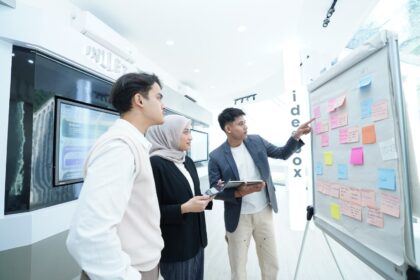 Demi mendukung langkah transformasi perusahaan sekaligus memastikan pertumbuhan yang berkelanjutan, Telkom secara kontinyu menerapkan berbagai program serta aktivasi belajar dan inovasi bagi seluruh karyawan, baik hard skill maupun soft skill. Foto: Telkom Indonesia