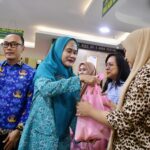 Pj Gubernur Sulsel bersama istri saat menghadiri program yang digelar RS Pertiwi. Foto: dok humas