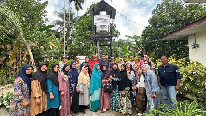 Investasi Masa Depan yang Lebih Sehat, Telkom Salurkan Bantuan Sanitasi Air Bersih 2 Penyaluran bantuan sarana air bersih dan sanitasi layak ke 17 Provinsi di 53 titik lokasi di seluruh Indonesia yang dilakukan sepanjang tahun 2024. Foto: Telkom Indonesia