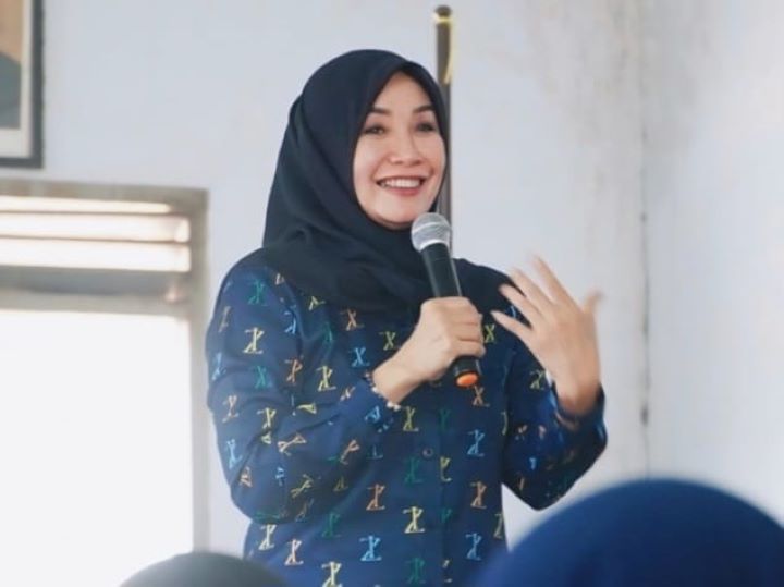 Geger video Calon Bupati Nganjuk, Ita Triwibawati menyampaikan beberapa inovasi dalam program kerja saat debat kandidat. Foto: IG, @itatriwibawati (tangkap layar)