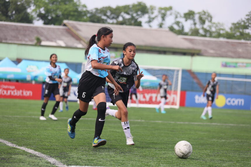 Foto: Partai final KU12 MilkLife Soccer Challenge - Bandung Series 2 2024 yang mempertemukan SDN 073 Pajagalan dan SDN 129 Rancasawo Margasari yang berlangsung di Stadion Siliwangi, Minggu 13 Oktober 2024.