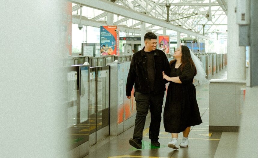 Ilustrasi foto prewedding di area Stasiun MRT. Foto: Instagram @syifaevzrt