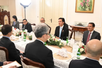 Wapres Gibran Rakabuming Raka menyelenggarakan jamuan makan siang dalam rangka kunjungan kehormatan Wapres China Han Zheng di Istana Wapres, Senin (21/10/2024). Foto: Biro Pers Sekretariat Wapres