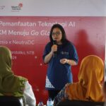 VP Business & Product NeutraDC Irene Johana Rosidi menjelaskan mengenai rahasia di balik ekosistem AI saat memberikan pelatihan. Foto: Telkom Indonesia