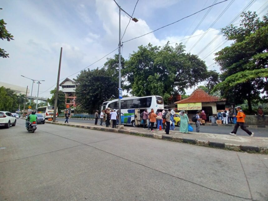 Terminal Kampung Rambutan, Ciracas, Jakarta Timur, akan menyiapkan tempat penitipan barang untuk calon penumpang bus Antar Kota Antar Provinsi (AKAP). Foto: Joesvicar Iqbal/dok/ipol.id