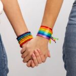 Ilustrasi, Tangan menggunakan gelang LGBT. Foto: Freepik, @freepik