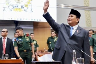 Capres terpilih Prabowo Subianto saat mengikuti rapat kerja di DPR RI. Foto IG Prabowo