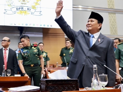 Capres terpilih Prabowo Subianto saat mengikuti rapat kerja di DPR RI. Foto IG Prabowo