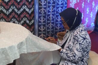 Swiss-Belhotel Balikpapan Rayakan Hari Batik Nasional Dengan Mendatangkan Pengrajin Batik Tulis Kalimantan