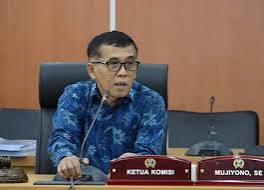 Ketua DPD PD DKI Jakarta, Mujiono saat mengikuti rapat kerja.(Foto dok setwan DPRD DKI)