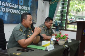 Kepala Dinas Penerangan Angkatan Darat (Kadispenad), Brigjen TNI Wahyu Yudhayana saat kunjungan kerja dalam rangka Asistensi Fungsi Penerangan TNI AD di Semarang, Senin (14/10/2024). Foto: Dispenad