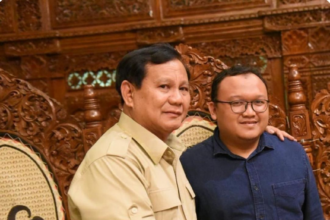 Jubir PKS, Muhammad Kholid saat bersama Prabowo Subianto. Foto: dok humas