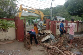 Kondisi rumah warga, perkantoran pemerintah daerah, hingga musala di Kabupaten Bone Bolango rusak terdampak banjir bandang yang terjadi pada Senin (21/10/2024) malam. Foto: BPBD Kabupaten Bone Bolango