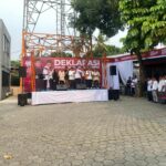 Para relawan pasangan Cagub-cawagub DKI Jakarta, Pramono Anung-Rano Karno (Bang Doel) saat mendeklarasikan pemenangan di Bens Zone Graha Etikom di Jalan Raya Jagakarsa, nomor 39, Jagakarsa, Jakarta Selatan, Rabu (23/10/2024) sore. Foto: Joesvicar Iqbal/ipol.id