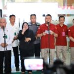 Direktur Penyidikan pada Jaksa Agung Muda Pidana Khusus (Jampidsus), Abdul Qohar (ketiga dari kanan) dalam jumpa pers di depan Menara Kartika Adhyaksa Kejaksaan Agung, Kebayoran Baru, Jakarta Selatan, Rabu (23/10/2024). Foto: Yudha Krastawan/ipol.id