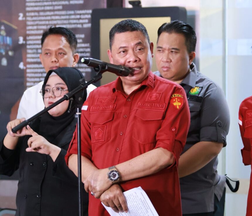 Direktur Penyidikan pada Jaksa Agung Muda Pidana Khusus (Jampidsus), Abdul Qohar dalam jumpa pers di depan Menara Kartika Adhyaksa Kejaksaan Agung, Kebayoran Baru, Jakarta Selatan, Rabu (23/10/2024). Foto: Yudha Krastawan/ipol.id