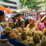 Durian lokal dari Desa Lemahabang, Kecamatan Doro, Kabupaten Pekalongan, diserbu pembeli karena memiliki kualitas unggul. Foto: Dok BRI