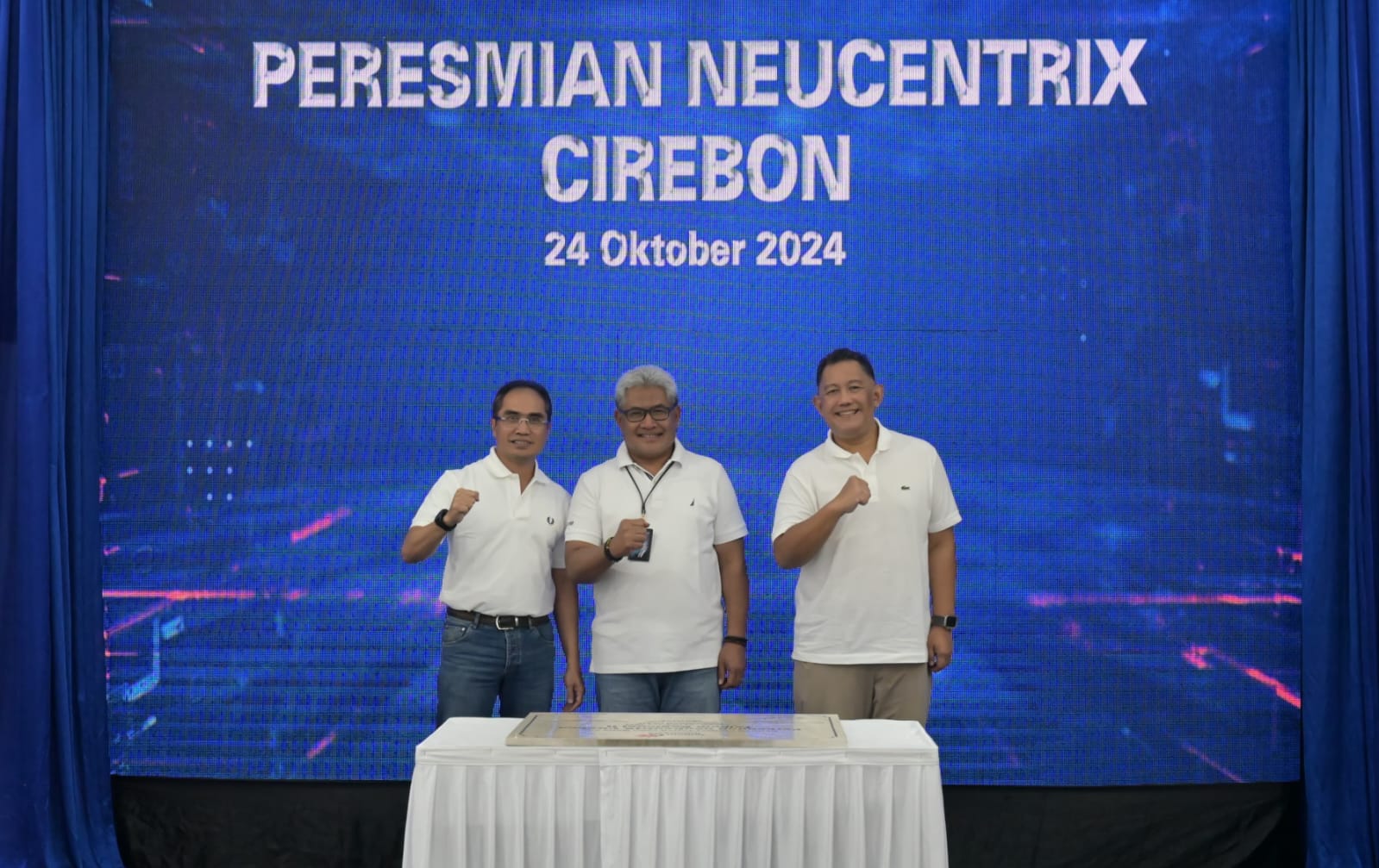 Pelanggan neuCentrIX Cirebon, Board of Directors Telkom, Senior Leaders Telkom, dan tim teknis Telkom usai peresmian neuCentrIX Cirebon, beberapa waktu lalu. Foto: Telkom Indonesia